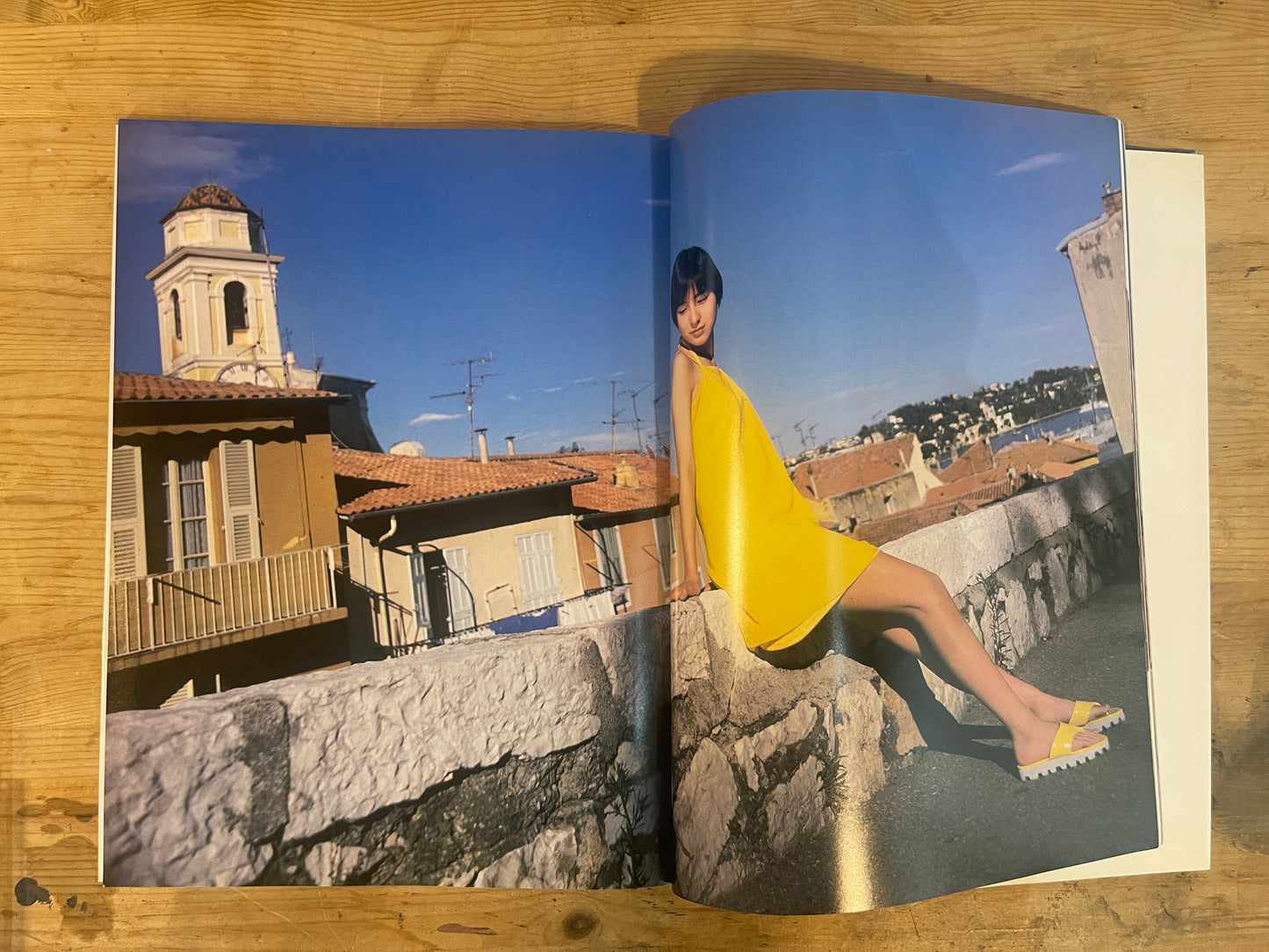 広末涼子 写真集「R」PHOTO BY KIYOTAKA SAITO 1996年初版 1997年第5刷 Ryoko Hirosue Photo Book “R” – Photo by Kiyotaka Saito, First Edition 1996 / 5th Printing 1997