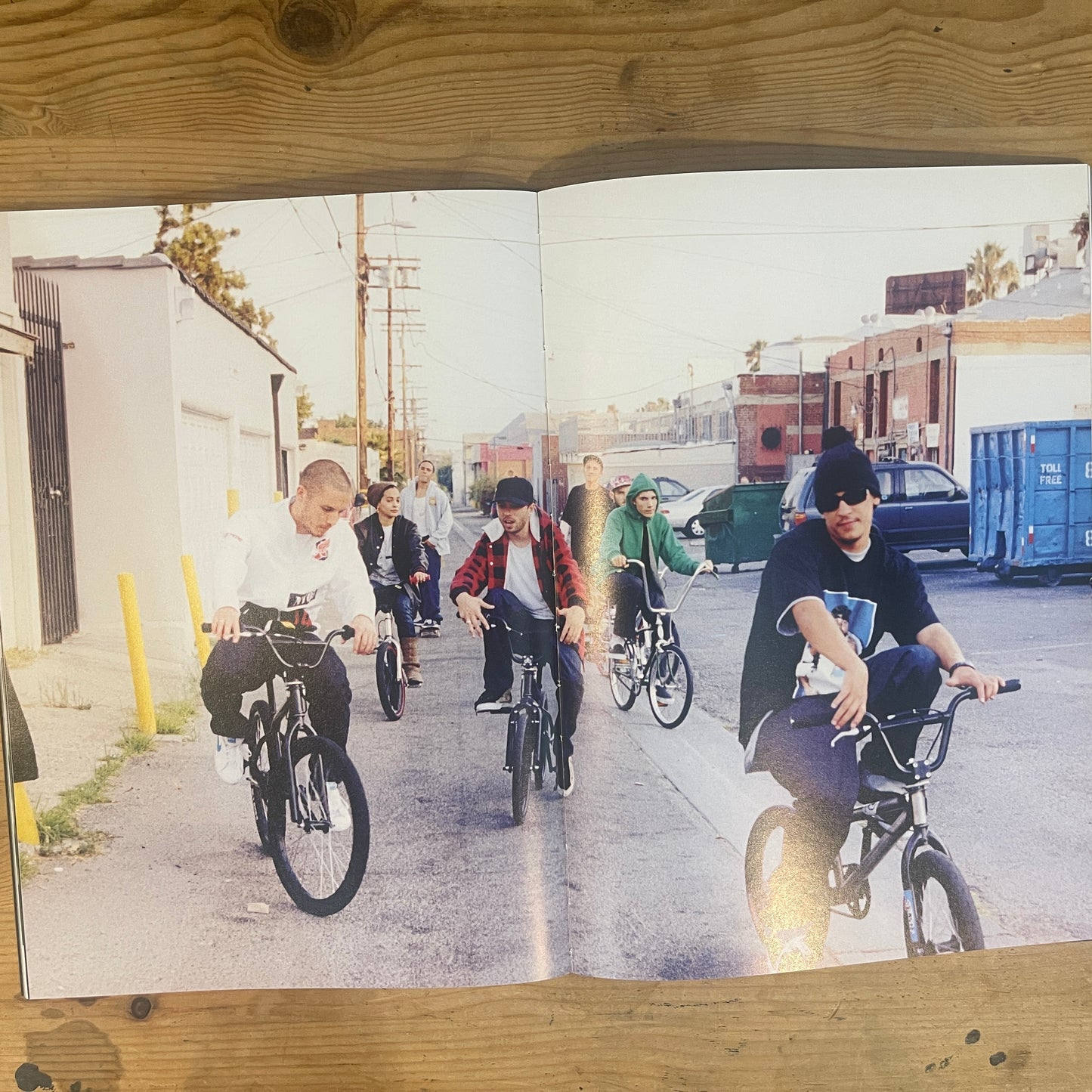 Supreme 439 N Fairfax Ave Los Angeles ART BOOK 2004-2023 / Supreme 439 N Fairfax Ave Los Angeles Art Book 2004-2023
