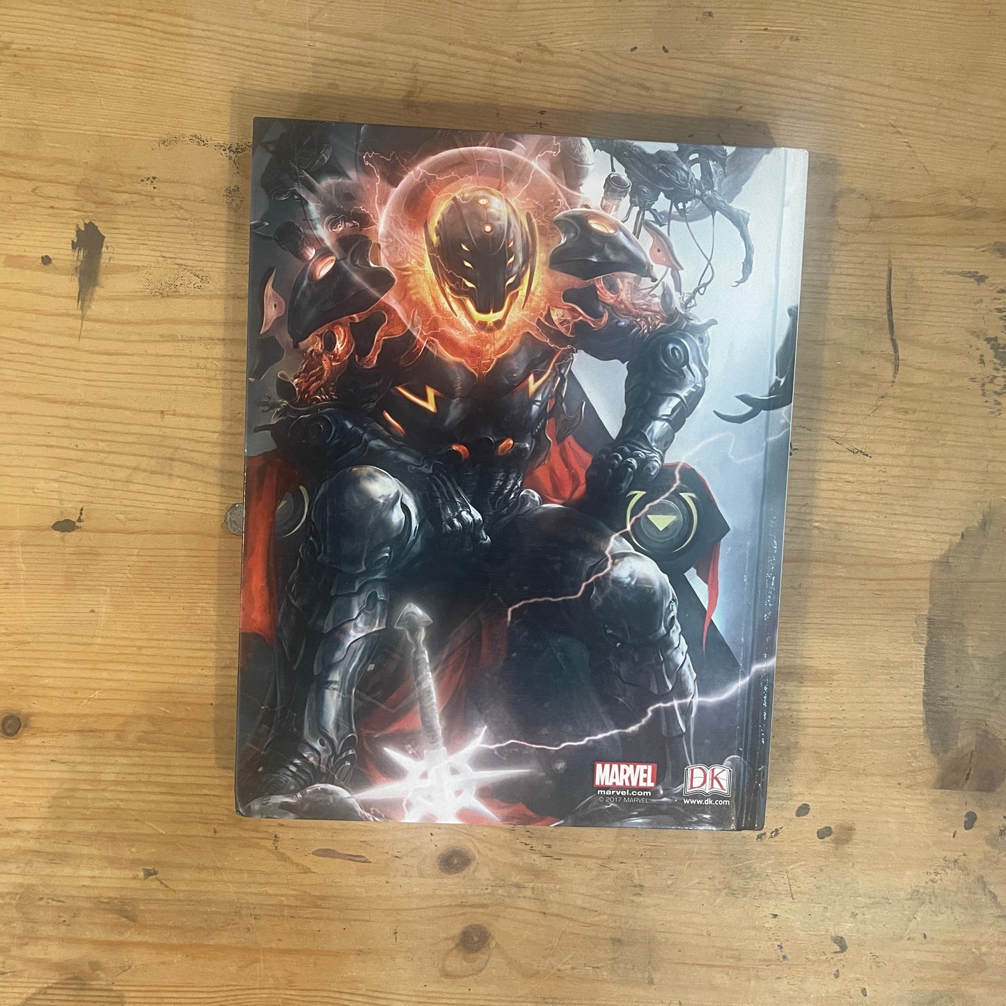 MARVEL AVENGERS THE ULTIMATE CHARACTER GUIDE UPDATE AND EXPANDED マーベル・アベンジャーズ辞典[増補改訂版]