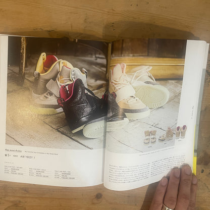 OUT OF STOCK SNEAKERS 2015-2016 KING-MASA 著 / OUT OF STOCK SNEAKERS 2015-2016 by KING-MASA